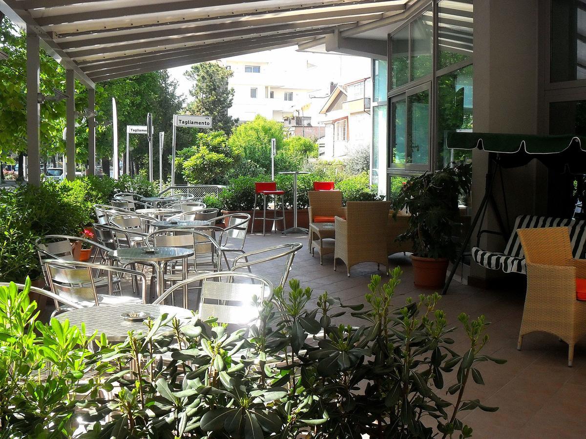 Hotel Etoile Rímini Exterior foto